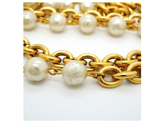 Collier Chanel plaqué or avec fausses perles - vue 7