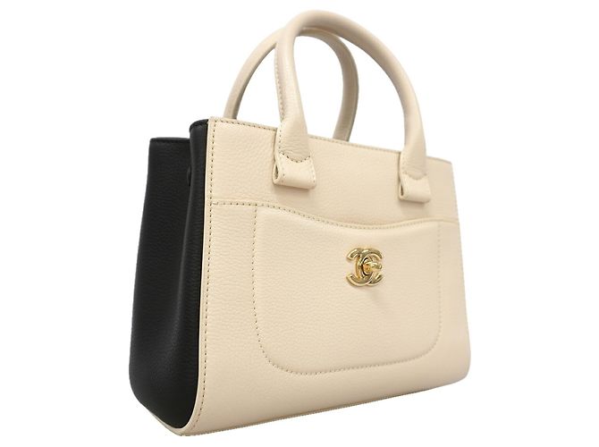 Bolsa de mão em couro Chanel Neo Executive - vista 2