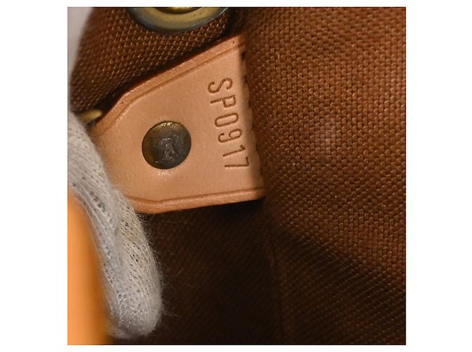 Louis Vuitton Vintage Montsouris Monogram Canvas Mini - vue 4