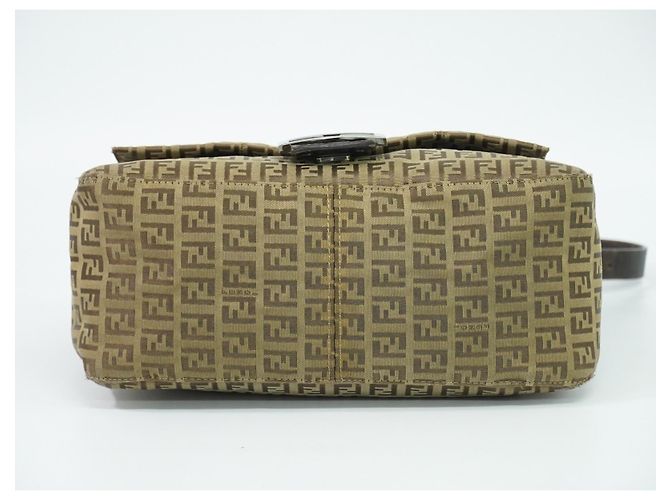 Fendi Zucchino Canvas Mamma Baguette Canvas Medium - vista 3