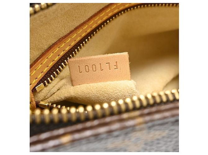 Louis Vuitton Looping Monogram Canvas MM - view 5