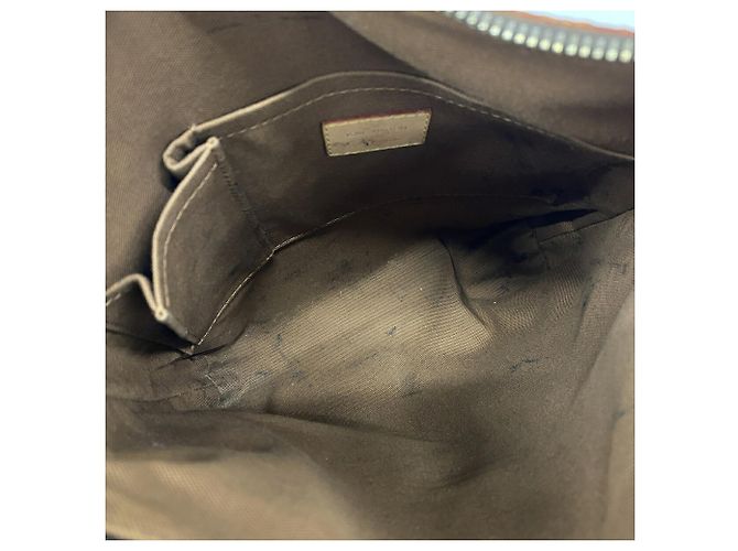 Bolsa de Ombro Louis Vuitton Monogram Odeon PM - vista 4