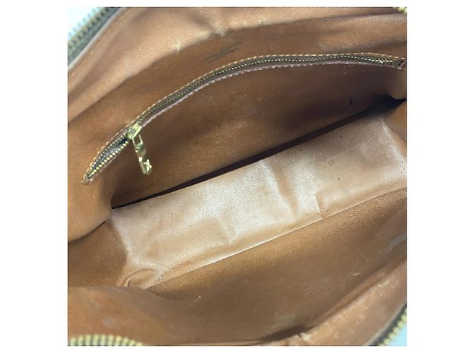 Bolso de hombro Louis Vuitton Monogram Boulogne 30 - vista 4