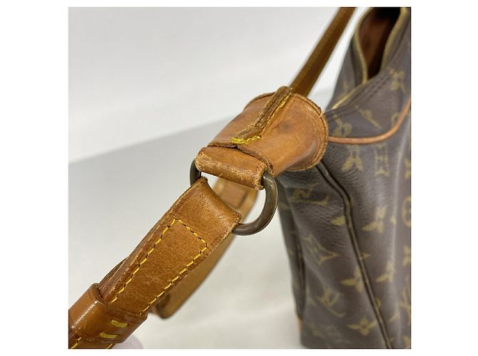Bolso de hombro Louis Vuitton Monogram Boulogne 30 - vista 9