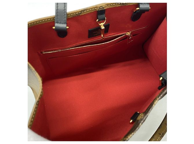 Bolso Tote Louis Vuitton Monogram Giant Reverse OnTheGo PM - vista 4