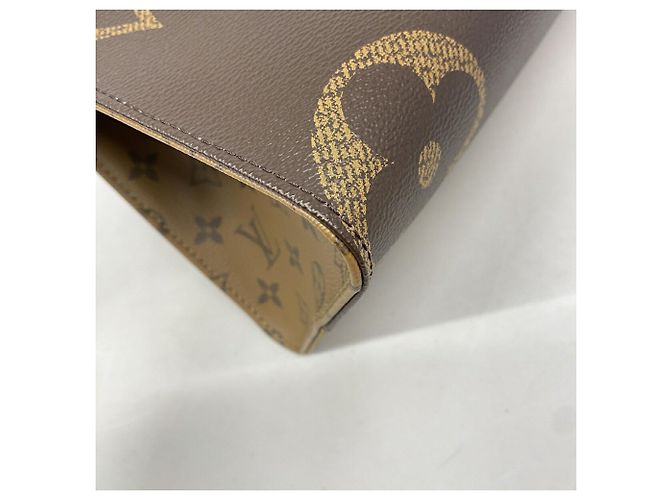Bolso Tote Louis Vuitton Monogram Giant Reverse OnTheGo PM - vista 7