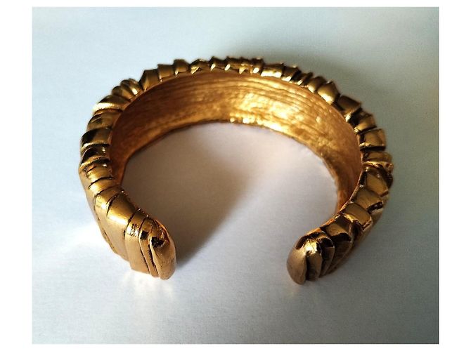 Autre Marque Bracciale a Polsino in Metallo Dorato Texturizzato - vista 3