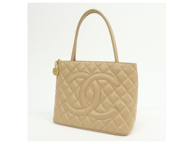 Chanel Medallion Caviar skin - vue 3