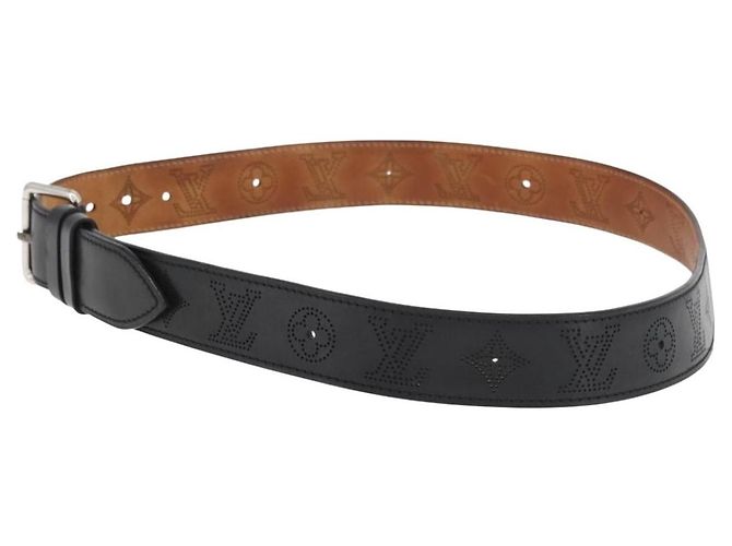 Ceinture en cuir perforé Louis Vuitton
Cuir perforé LV Monogram - vue 3