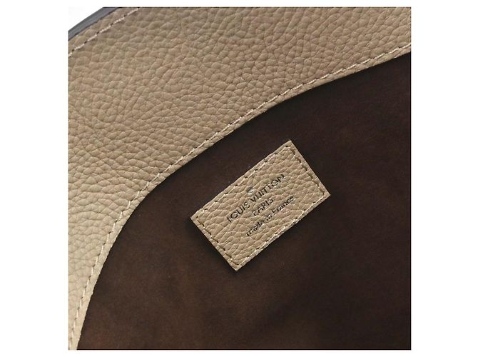 Louis Vuitton Mahina Monogram Leather Medium - vista 4