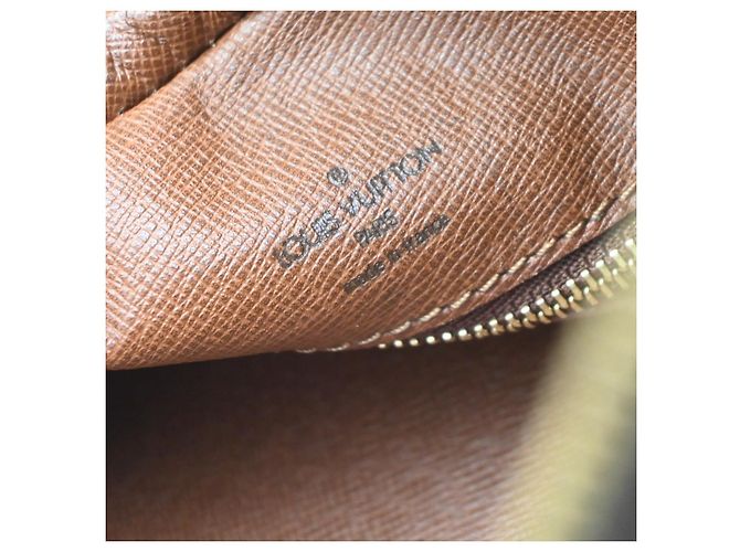 Louis Vuitton Boulogne Monogram Canvas 35 - vue 6