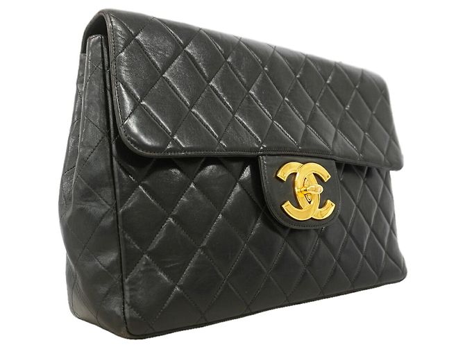Borsa a tracolla Chanel in pelle d'agnello nera - vista 2