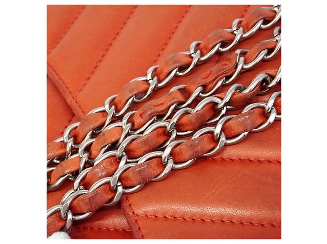Borsa a tracolla Chanel in pelle d'agnello rossa - vista 11