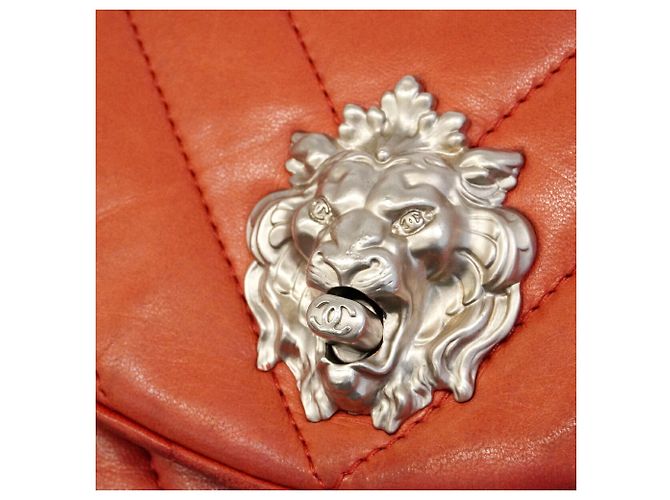 Borsa a tracolla Chanel in pelle d'agnello rossa - vista 12