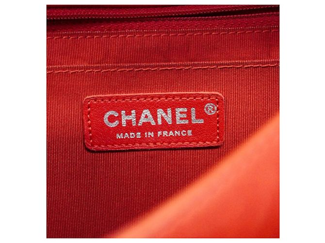 Borsa a tracolla Chanel in pelle d'agnello rossa - vista 5