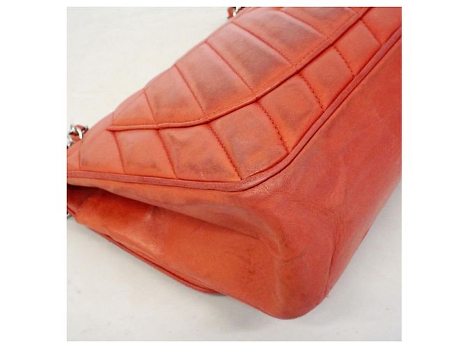 Borsa a tracolla Chanel in pelle d'agnello rossa - vista 6