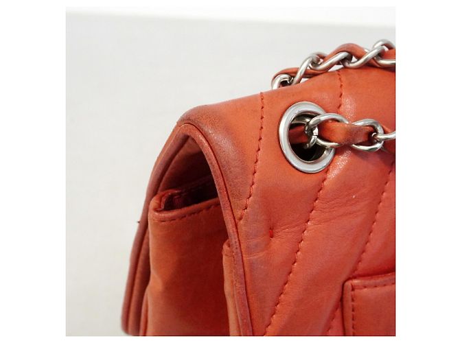Borsa a tracolla Chanel in pelle d'agnello rossa - vista 7