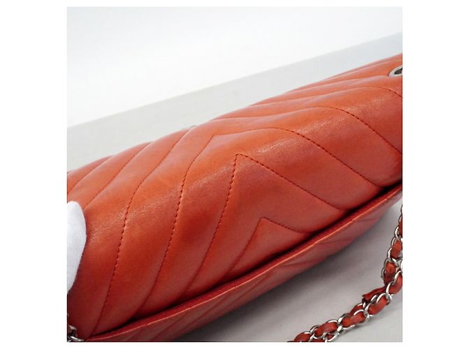 Borsa a tracolla Chanel in pelle d'agnello rossa - vista 8
