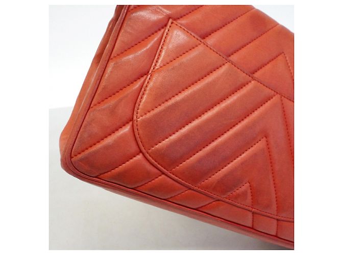 Borsa a tracolla Chanel in pelle d'agnello rossa - vista 9