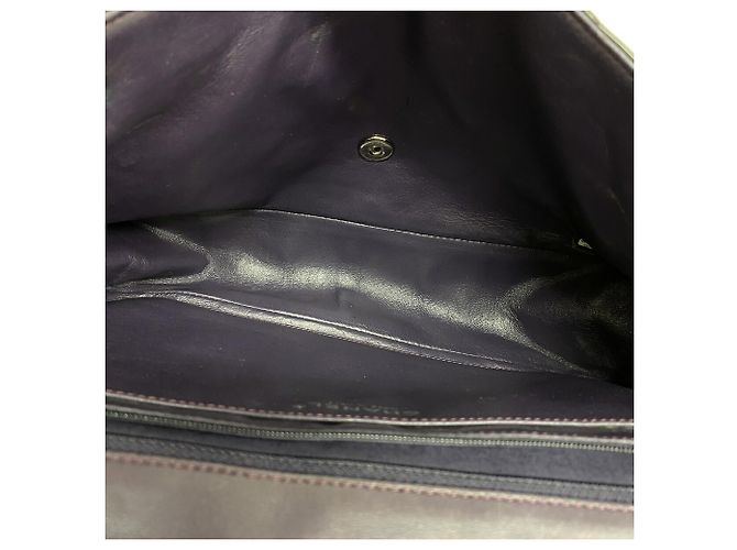 Chanel Schultertasche aus violettem Lackleder - Ansicht 4