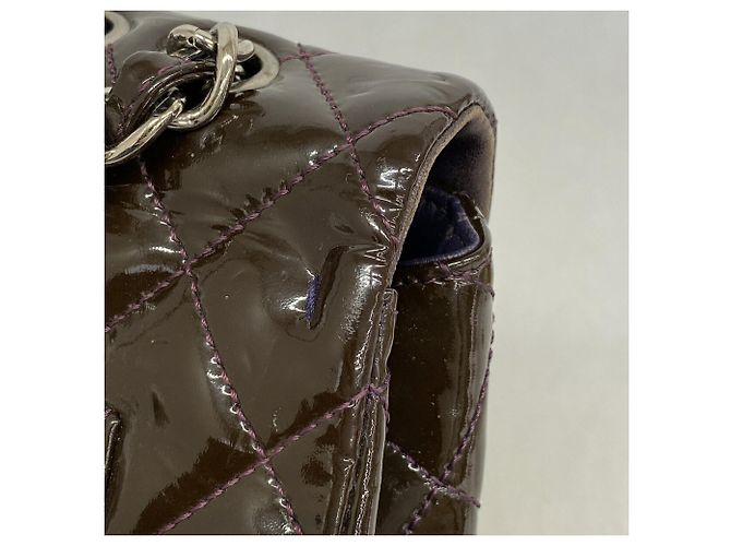 Chanel Schultertasche aus violettem Lackleder - Ansicht 7