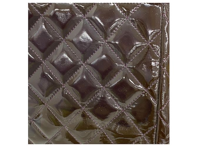 Chanel Schultertasche aus violettem Lackleder - Ansicht 9