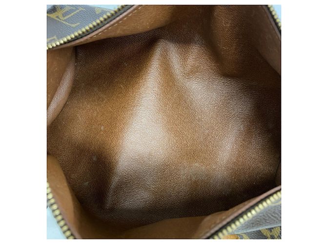Bolsa Louis Vuitton Monogram Papillon 26 - vista 4