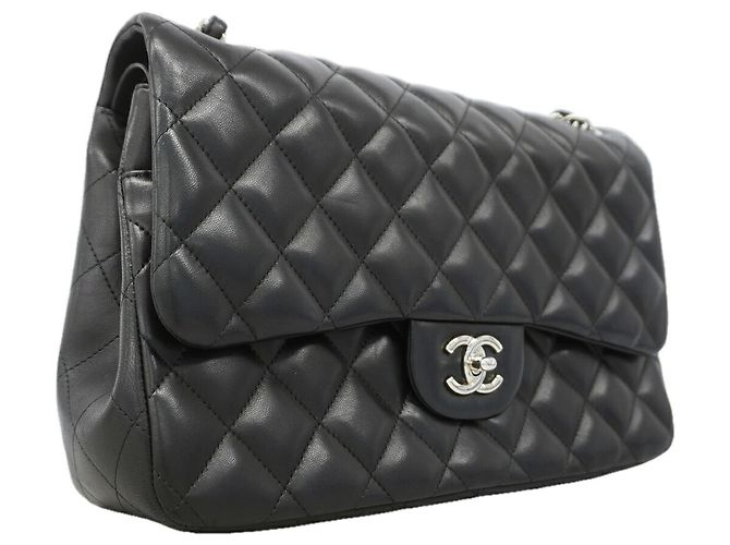Borsa a tracolla Chanel in pelle d'agnello nera - vista 2