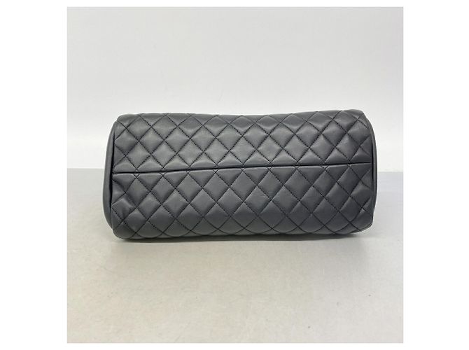 Bolsa de Ombro com Corrente Chanel Matelassé - vista 3