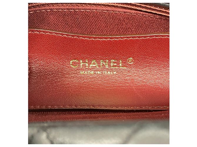 Bolsa de Ombro com Corrente Chanel Matelassé - vista 5