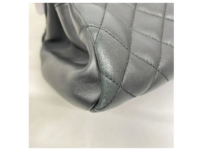 Bolsa de Ombro com Corrente Chanel Matelassé - vista 6