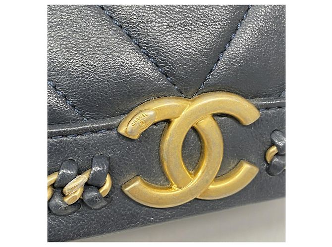 Borsa a tracolla Chanel in pelle blu navy - vista 8
