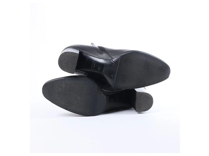 Kelly Hermès Saint Germain Leather Ankle Boots in Black, size 36 - view 10
