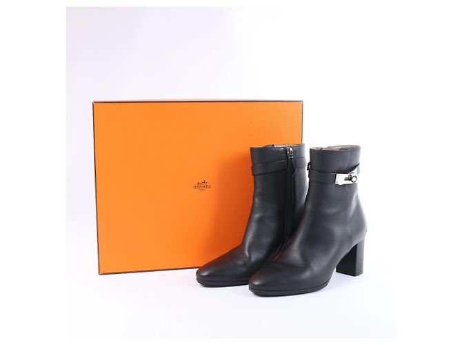 Kelly Hermès Saint Germain Leather Ankle Boots in Black, size 36 - view 15