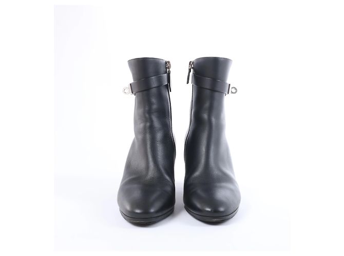 Kelly Hermès Saint Germain Leather Ankle Boots in Black, size 36 - view 2