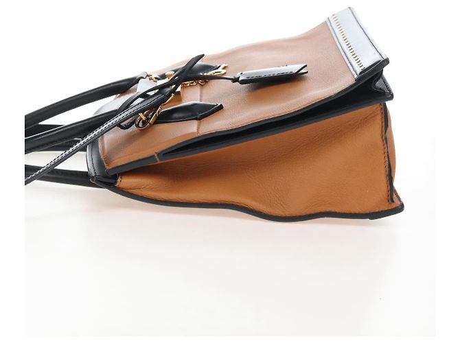 Louis Vuitton Cour Marly Leather with Studded Detail PM - vista 3