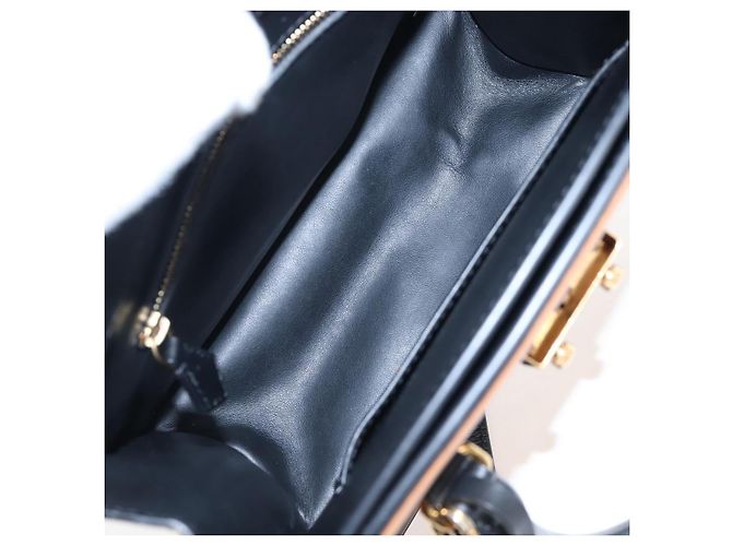 Louis Vuitton Cour Marly Leather with Studded Detail PM - vista 5