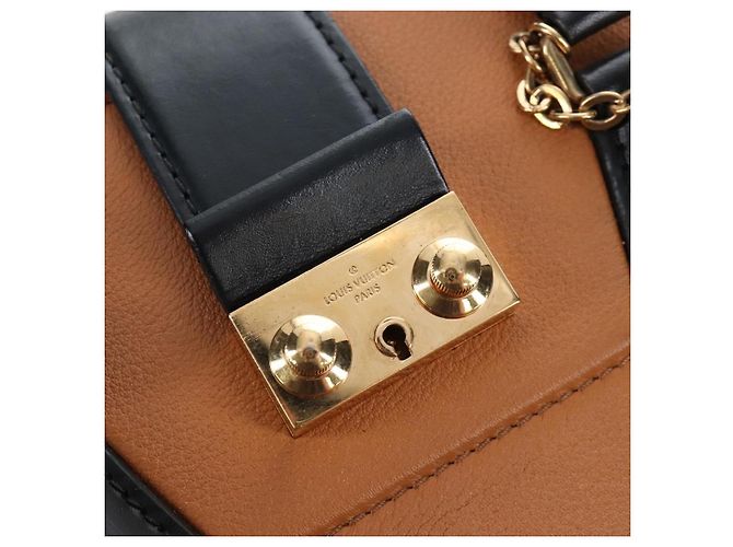 Louis Vuitton Cour Marly Leather with Studded Detail PM - vista 6