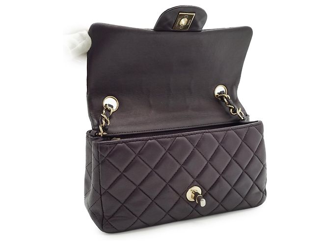 Chanel Mini Schultertasche aus gestepptem Lammleder mit einfacher Klappe und Kette - Ansicht 14