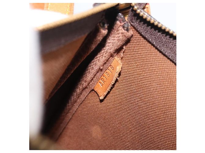 Pochette Accessoires NM aus Monogramm-Canvas von Louis Vuitton - Ansicht 7