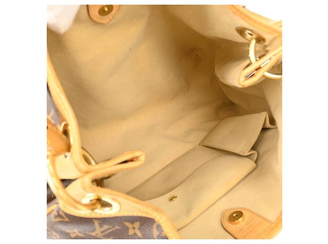 Louis Vuitton Galliera Monogram Canvas PM - vista 3