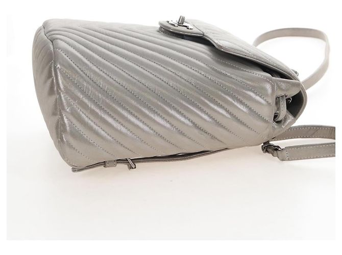 Chanel Urban Spirit Chevron in Pelle di Vitello Iridescente Piccolo - vista 4