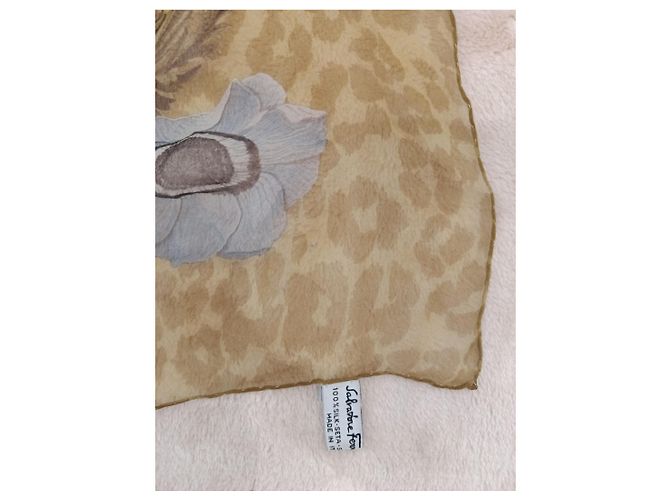 Salvatore Ferragamo Lenço de seda floral com estampado de leopardo - vista 2