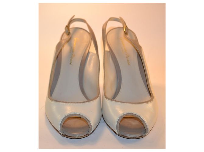 Gianvito Rossi Leder Slingback Pumps in Weiß und Grau - Ansicht 3