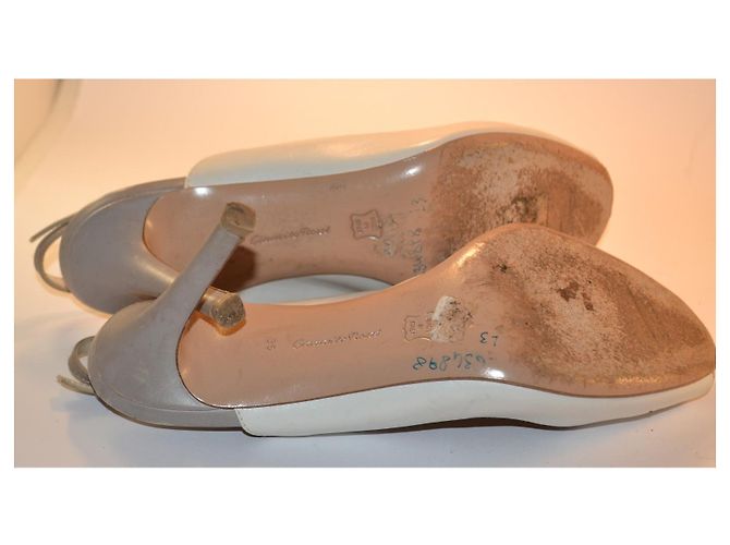 Gianvito Rossi Leder Slingback Pumps in Weiß und Grau - Ansicht 5