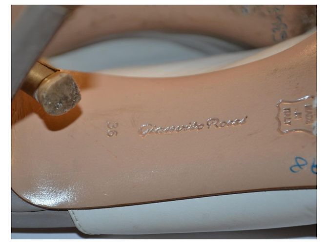 Gianvito Rossi Leder Slingback Pumps in Weiß und Grau - Ansicht 6