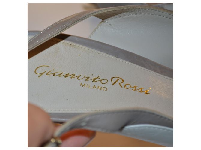 Gianvito Rossi Leder Slingback Pumps in Weiß und Grau - Ansicht 7
