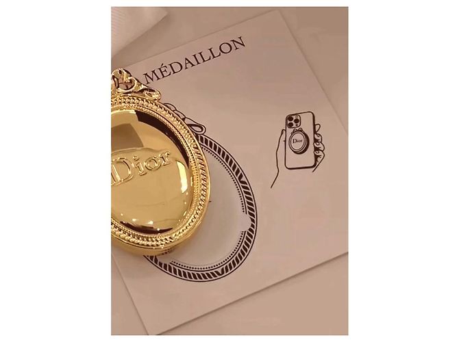 Christian Dior Medaillon Limitierte Edition Noel 2026 Lippenbalsam - Ansicht 3