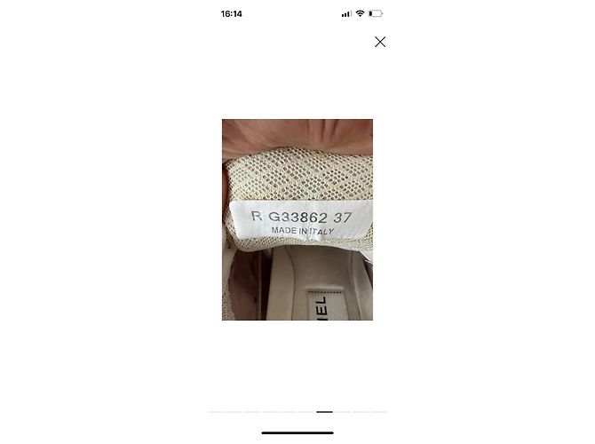 Baskets Chanel en cuir blanc et transparent - vue 3