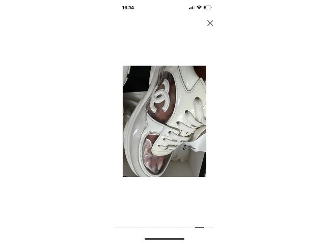 Baskets Chanel en cuir blanc et transparent - vue 5